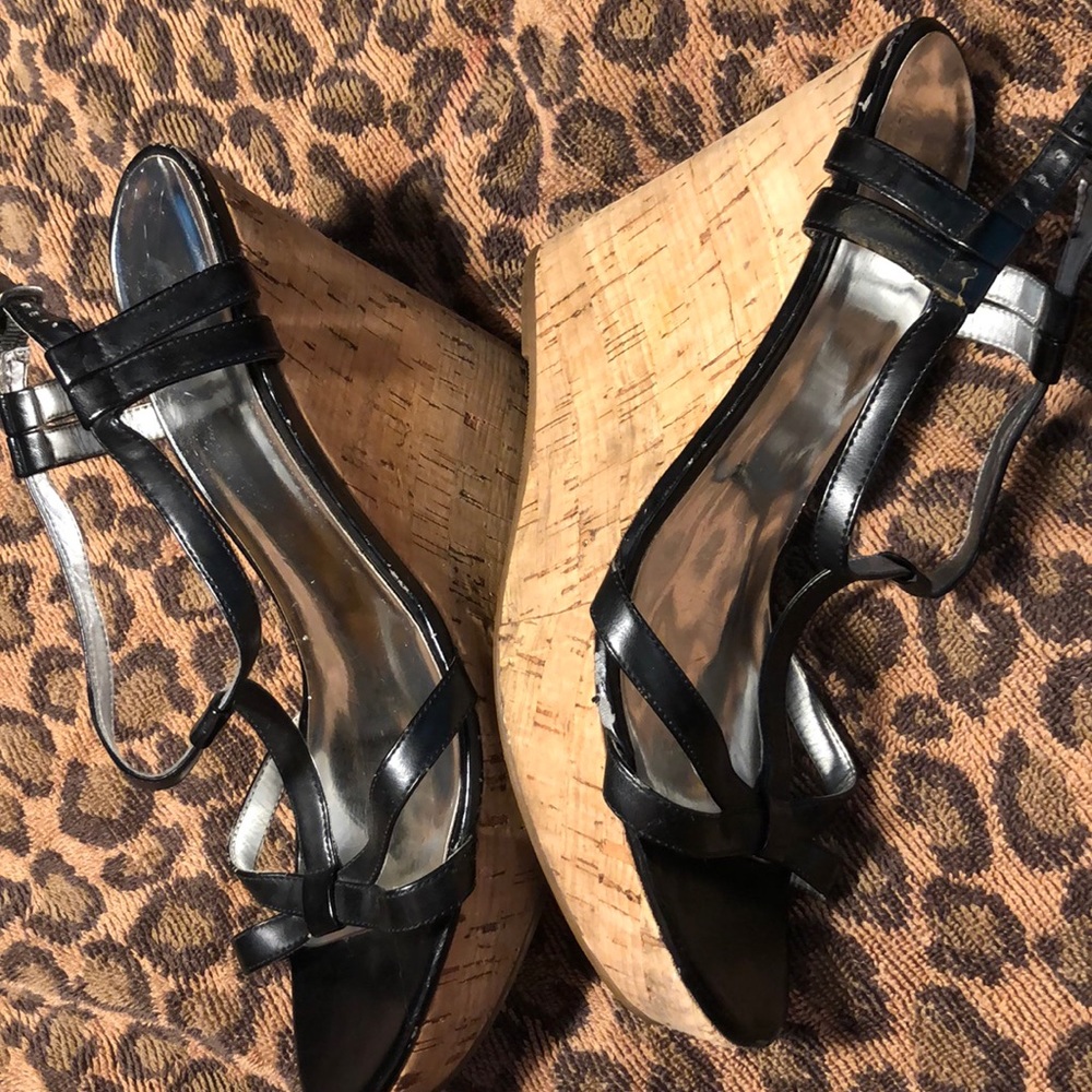 GUESS Wedge open toe heels 👠